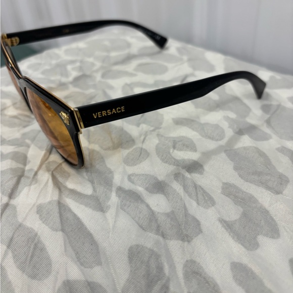 Versace sunglasseses with glasses case, and box - Picture 3 of 9